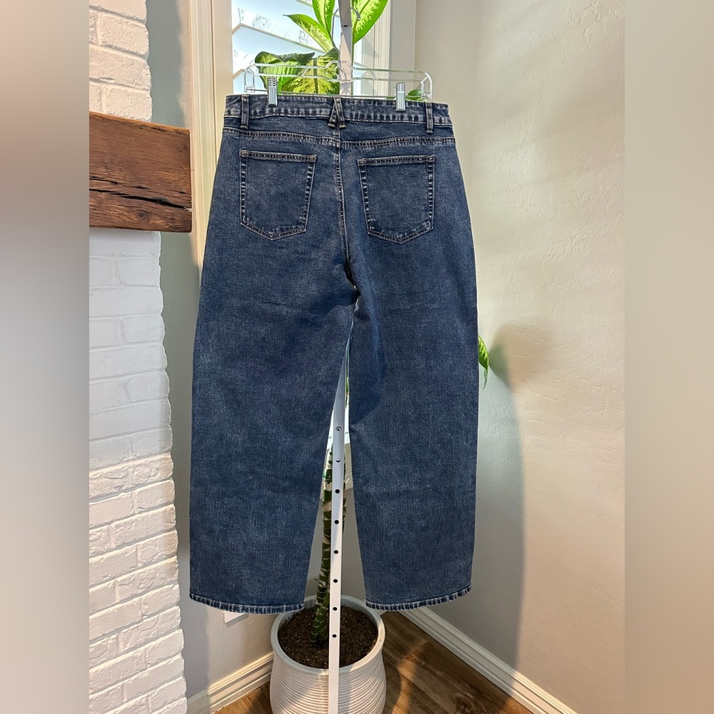 Mid-Rise Straight Leg Women's Jeans in Dark Indigo - Picture 7 of 8